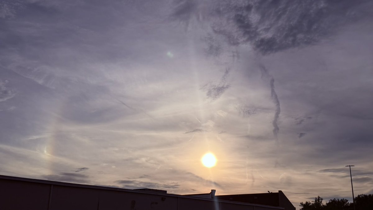 Daniel_Harbin's tweet photo. A little sundog action in Scottsboro! #alabamaweathernetwork #alwx #valleywx #HUNwx @spann @BenSmith_WHNT @weswyattweather @simpsonWVTM13 @AriWeather @monsoonchaser @DrewMcCombs @wxhistorian @Sadiemorristv @AlabamaWXNet @WEATHERmanBURKE @DanielleDozier @jeffcastlewx https://t.co/20GAf7pmWe
