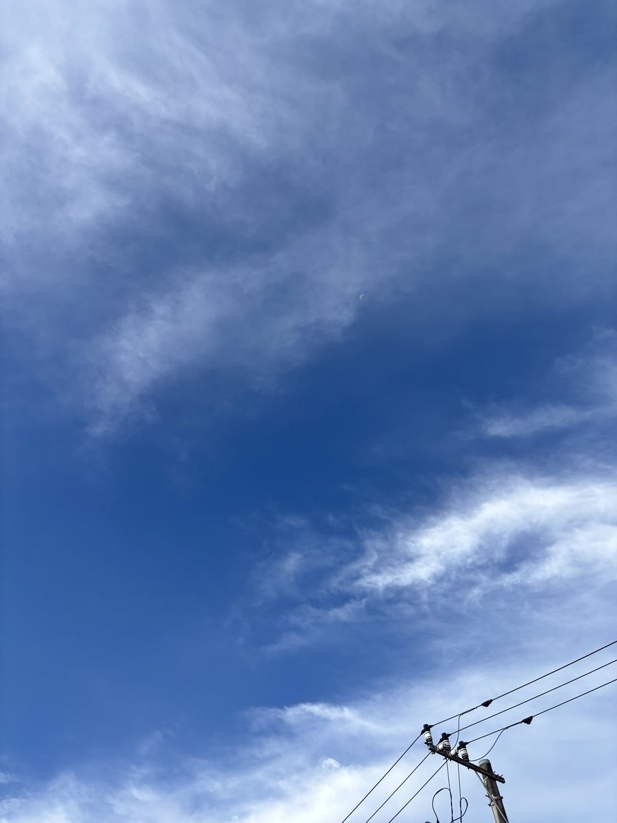 toyamama_windy's tweet photo. 朝起きたら雨の音。
窓開けたら土砂降り。
"今日も洗濯物外に干せないじゃん"
ってゆう、夢で起きた笑
夢で良かった☀️
今日はエーネ配信観ながら主婦です🙂↕️
FFさんで行く人多いんだよなぁ🥹
現地で一緒に盛り上がりたかったけど、今日は魂飛ばします❤️🔥
みんな楽しんできてね🫶
#SWAG
#GENImin https://t.co/evtaLFh8Y5