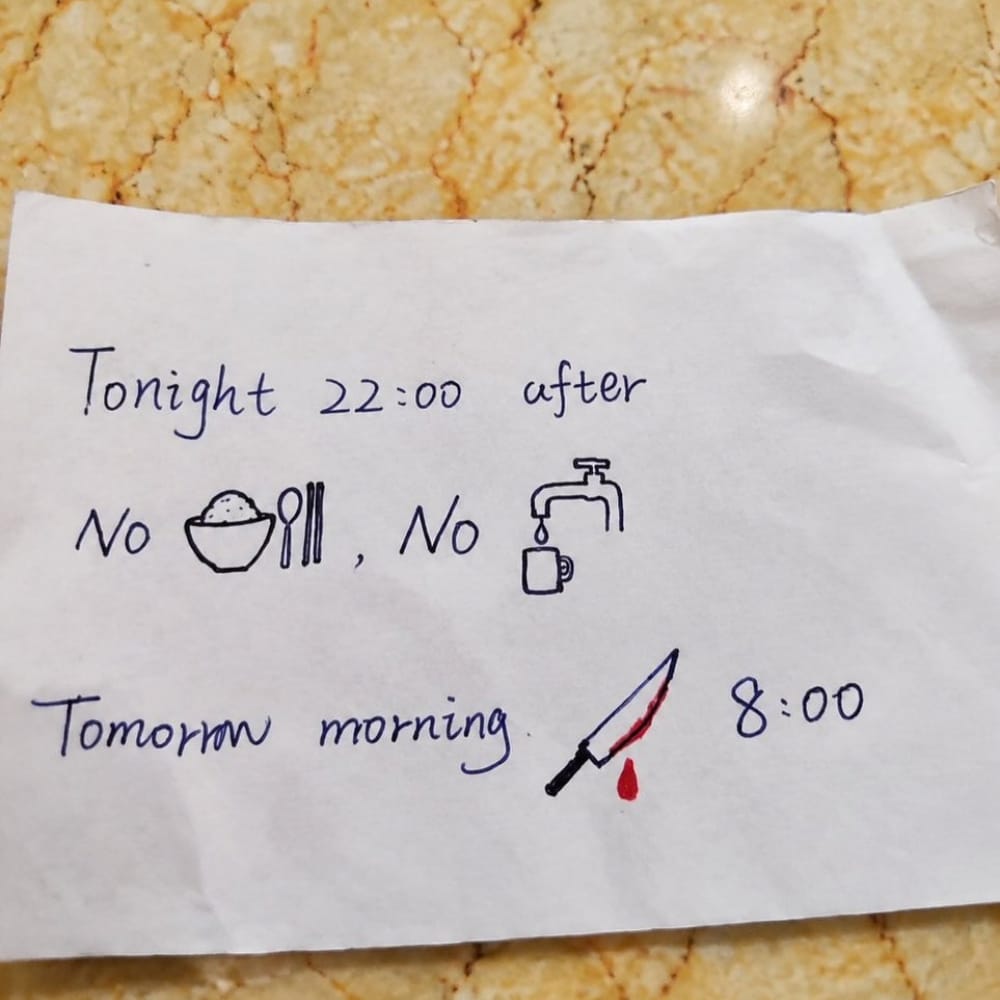EnsedeCiencia's tweet photo. 🏥✏️ Una enfermera en China superó la barrera del idioma con dibujos: indicó a un paciente extranjero no comer ni beber después de las 22:00 y que sería operado a las 8:00.

La imagen se hizo viral desde Reddit en 2019. ❤️ https://t.co/pf5FqSLiZU
