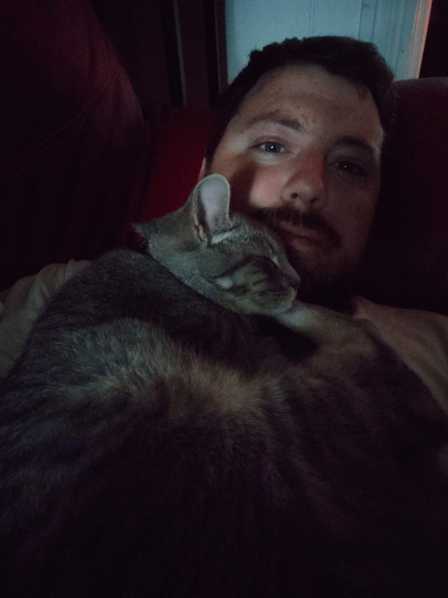 DevinScottPromo's tweet photo. Atlas
Time is so cruel. Ill forever miss you buddy. You were the best. My boy.. my kitten. I love you Atlas. I'm sorry.
2018-2026
You have way too many funny pictures to share, and no one will even see this, but thanks for many years of love and so rolly. I really will miss you. https://t.co/hF9Jv9yEbj