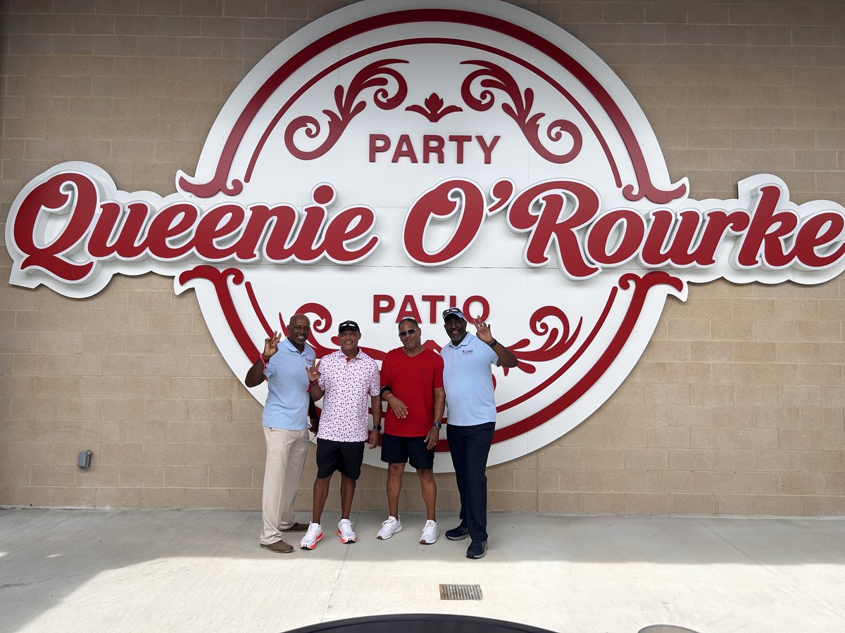 WorkWithIcon's tweet photo. What a great day to be Cougar fans! ❤️🤍 ICON Consultants was proud to support the University of Houston Cougars as they took down the UCF Knights today!
#GoCoogs #UniversityOfHouston #CougarPride https://t.co/RhQMzis8Ce