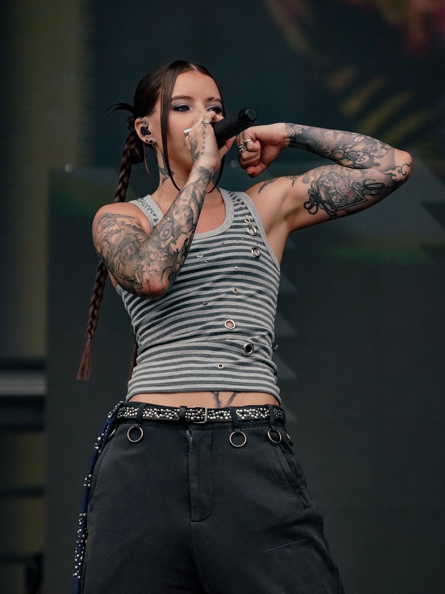_flowerp0t's tweet photo. she got so fucking ripped out https://t.co/0p0WiAApy3