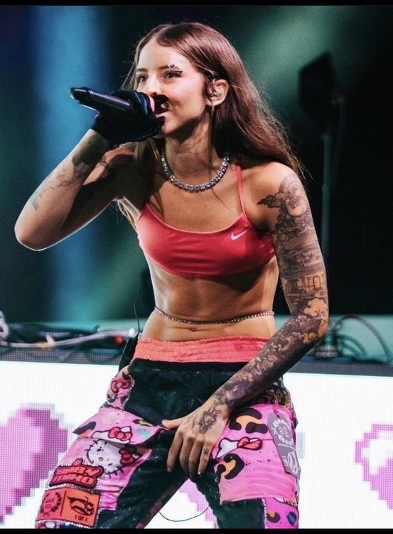 _flowerp0t's tweet photo. she got so fucking ripped out https://t.co/0p0WiAApy3