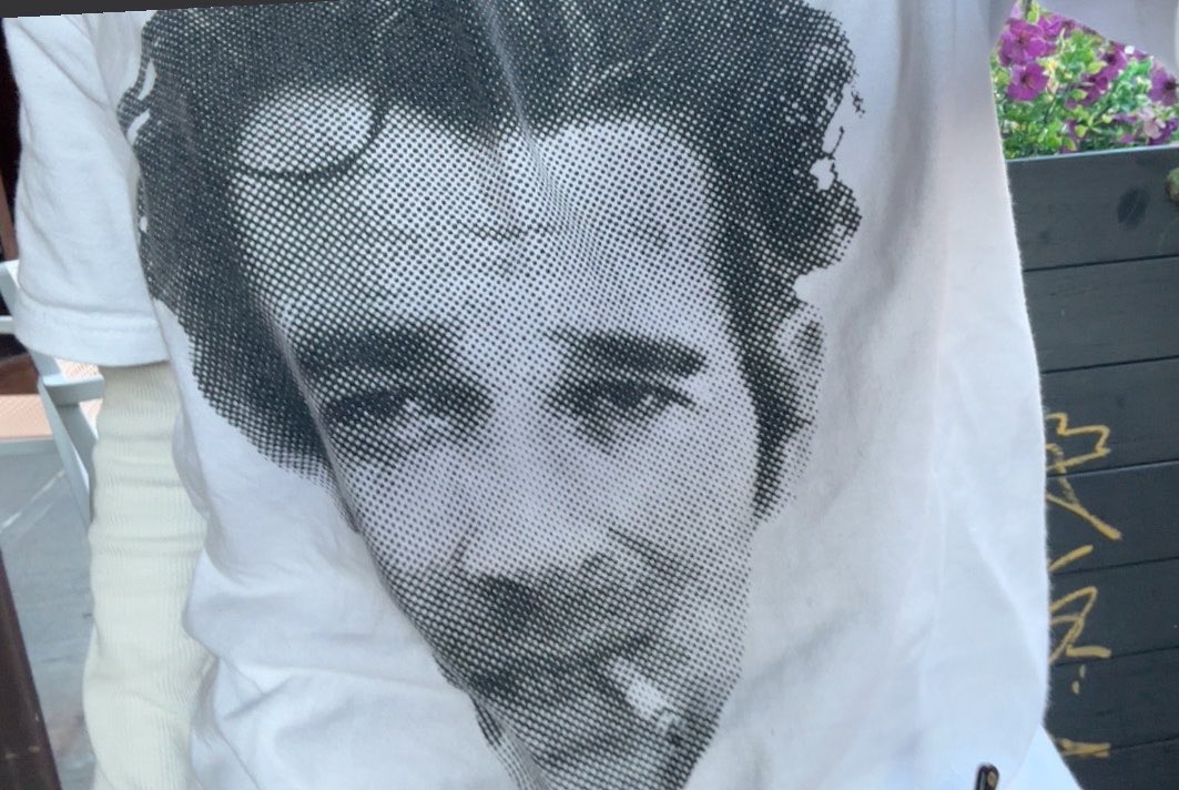cherrytruman75's tweet photo. just met harry styles wearing a matty healy shirt… kinda poetic https://t.co/7qkB2uJCLm