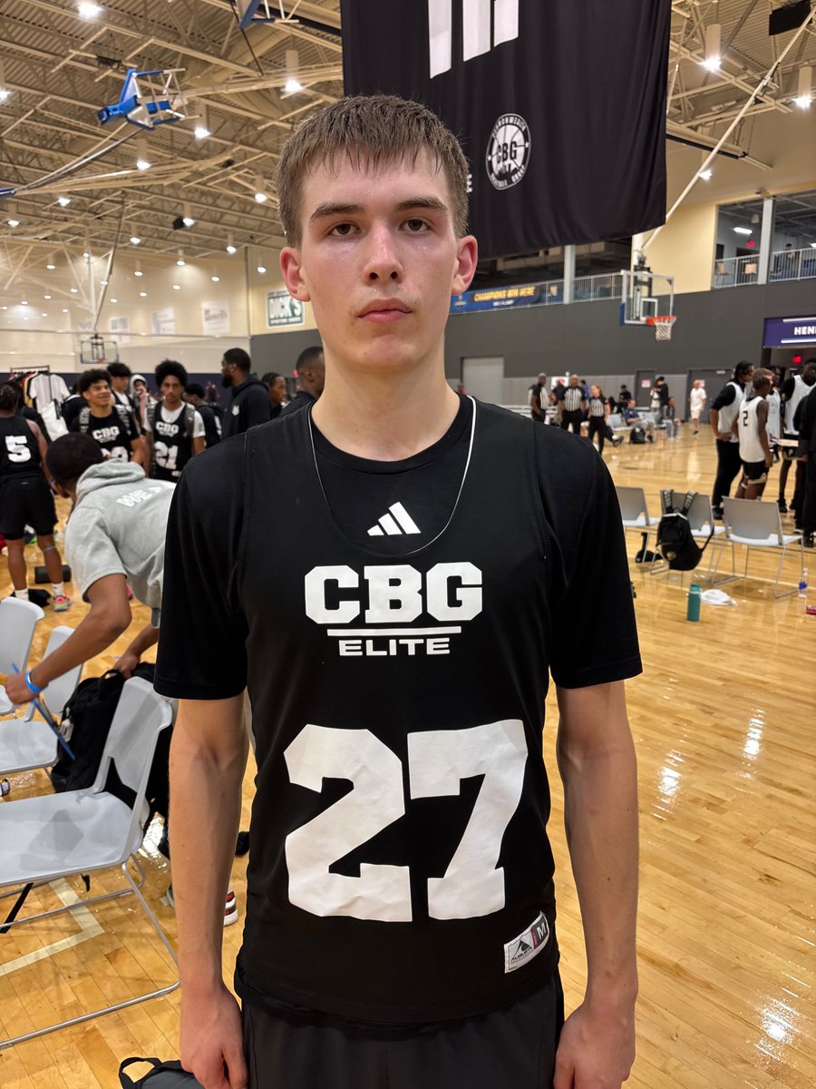 theCBGLive's tweet photo. Lane Mahan (left - Tenley Tigers) and KJ Terry (right - Hargrave) led their respective squads in a head-to-head matchup at the JUCO Prep Showdown.
#CBG #RunIt https://t.co/hTV7bHnF7F