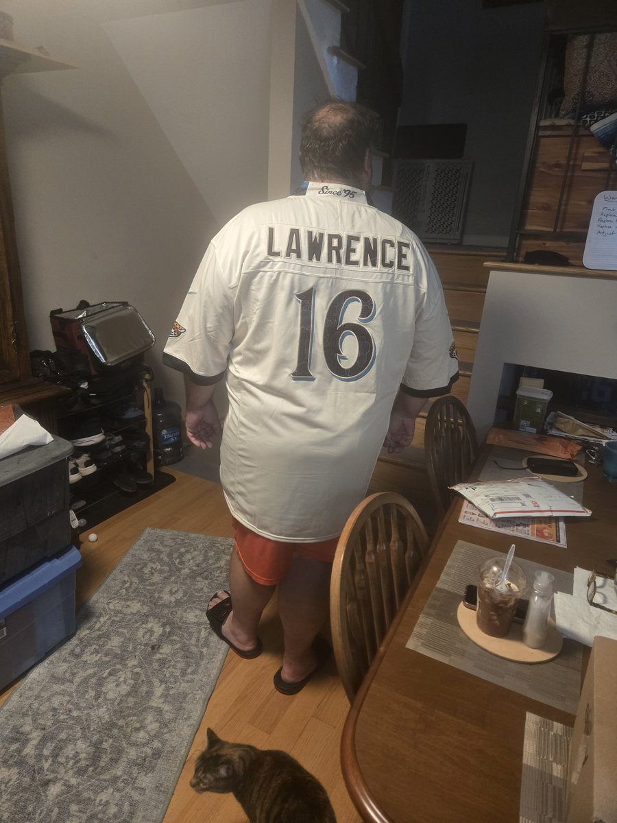 dougieSS's tweet photo. I must say that @StrokerAceKid is an amazing person. Just got in my new @Jaguars rivals uniform and it fits perfectly. Thanks

#randomactsofkindness https://t.co/o2r9TVFYZm