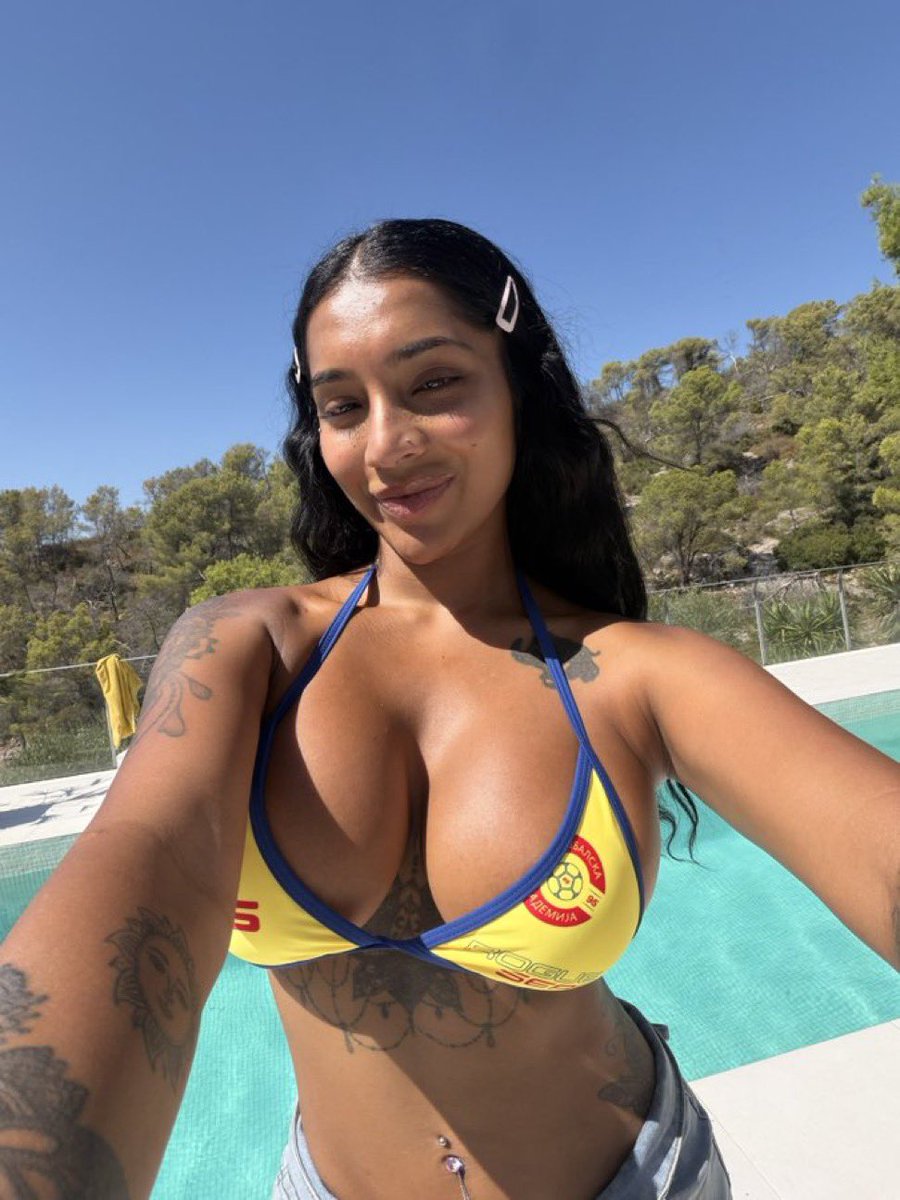 Yasminaaaarmk's tweet photo. Dm for ft calls 
Or ask for menu 😘👅👅
HMU on telegram 💦
#nsfw #sexting #nolimits #facetimeusa #facetime
 #facetimetillyounut #selling_contents https://t.co/YSfLG1oVtN