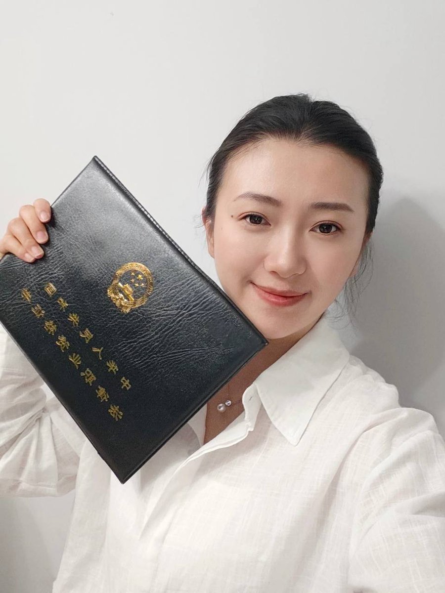 RuthStewarsdrk's tweet photo. 新人报道！30+已婚律师一枚，第一次发自拍，会有人喜欢吗？

是本人。 是本人啊！！！ https://t.co/WgjgoRWDTF