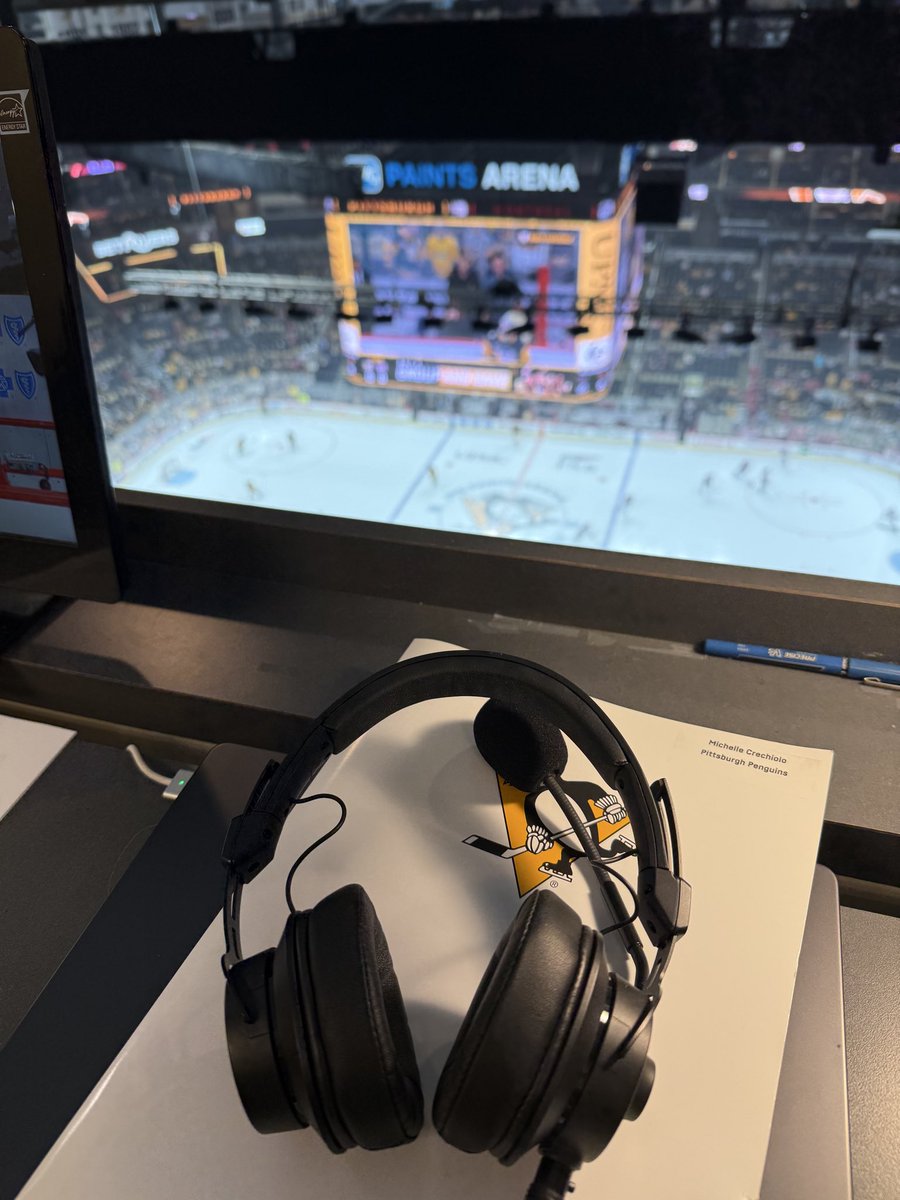 PensInsideScoop's tweet photo. Working the home opener of my 17th season from the radio booth 📻

Tune into @1059thex (or hit the radio icon in the top left corner of your Penguins app) to hear Joe Brand and I call this matchup between Pittsburgh and Montreal! https://t.co/Qe1Q0VgV8N
