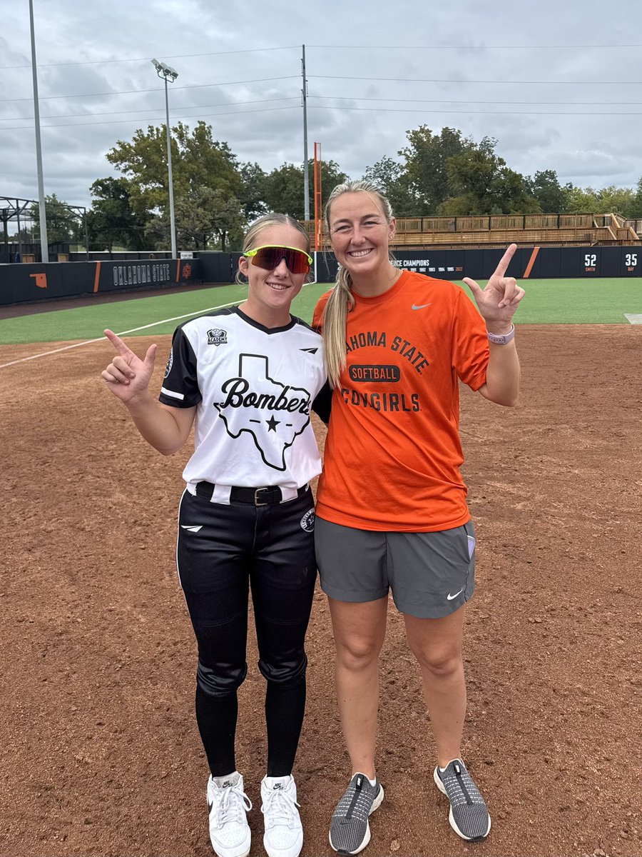 reesemadsen2029's tweet photo. A weekend in Stilly! Thank you @cowgirlsb 🧡@OSUcoachG @Coach_Shippy @bergy_9 @bombers_academy @dale_serie @KristiMalpass @vasquezmarky @rshawn7520 @p_williams20 @C_robertson10 @bombers_fp @DiamondAddicts @ThrallSoftball @ThrallAthletics @bombercoach https://t.co/PisfiC9rVi