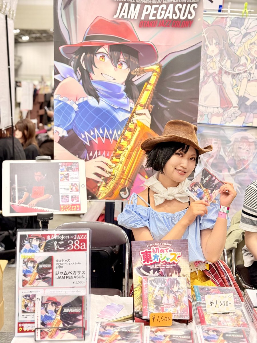 OTA_COLO's tweet photo. 【に38a】
設営完了しましたー！
新作の東方ジャズコンピレーションがお待ちしておりますっ！！！

あと、クリアファイルは1部お求めいただいた方にプレゼントでした(訂正)

よろしくお願いします！！

#例大祭
#作業用BGM https://t.co/vaLu43hm3F