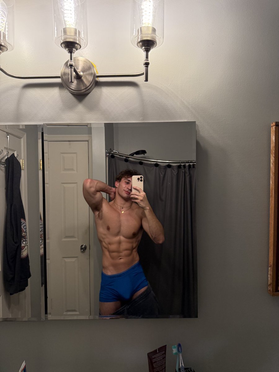 Onlybrad9's tweet photo. What would you do?😉⬇️ https://t.co/KmGn8EM3O2