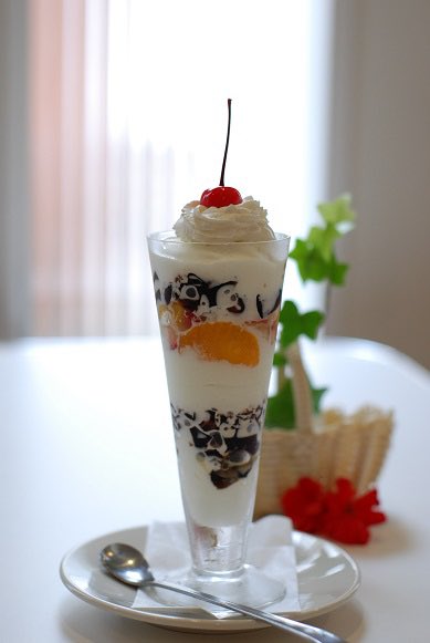 cafemokauresino's tweet photo. cafemokaからおはようございます
朝は曇ってたのですがこの時間は小さな雨が降ってます
朝の最低気温は17度〜昼間の最高気温の予報は24度の嬉野です
昼間の気温が低いですね〜あまり上がりません
こうして季節は変わって行くんですね
…しみじみ
こんな日はまったりとしたお休みを過ごすのも良いですね https://t.co/qlBygRYERO