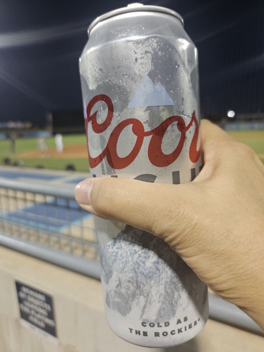 Coolfish7's tweet photo. 今日のビール。🍺サイズで選んだ、Coors Light。 https://t.co/1EEZxHES8B
