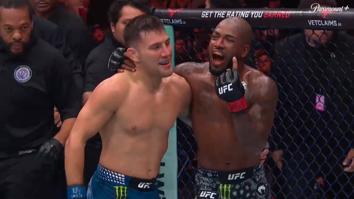 ThePeoplesMMA's tweet photo. Green defused that beautifully and good on Esteban for shutting down his anger! 👏

MMA is special ❤️

#UFC332 https://t.co/QjLCmDJKOR