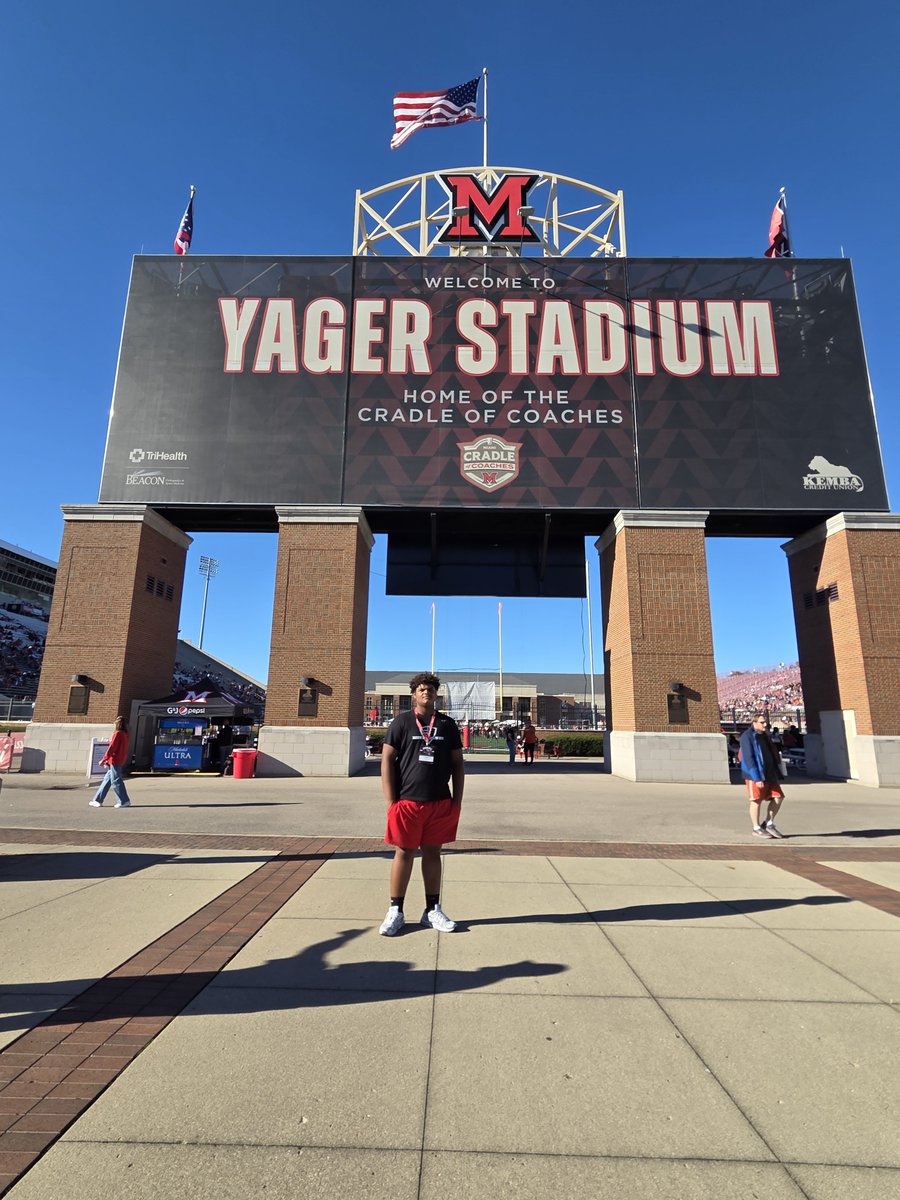LJ_94_Smith's tweet photo. Had a great time in Oxford. So glad I was able to meet @Coachjpatton and see  @MiamiOHFootball in action.  #brotherhood #FrSZn #LinemenHoopToo 
@LMHSCoachPorter
@KYFUTURESTARS @Coach_QBorders 
@LeoOtt123 @drew15martin @Martin_Miami_HC  @Brett_Meyer2 @ColtArthur @prepredzoneky @54SportsNetwork
