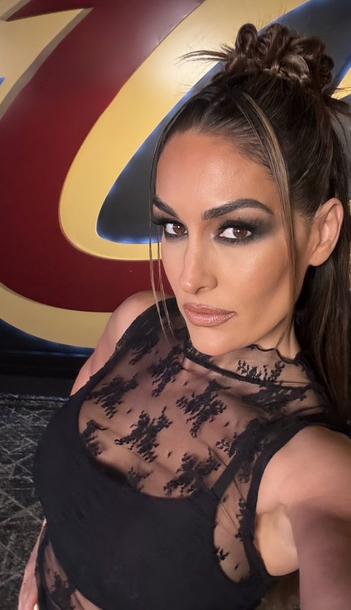 bellascinemaa's tweet photo. nikki bella has the kind of face card you simply cannot compete with https://t.co/i8hVOQWkX9