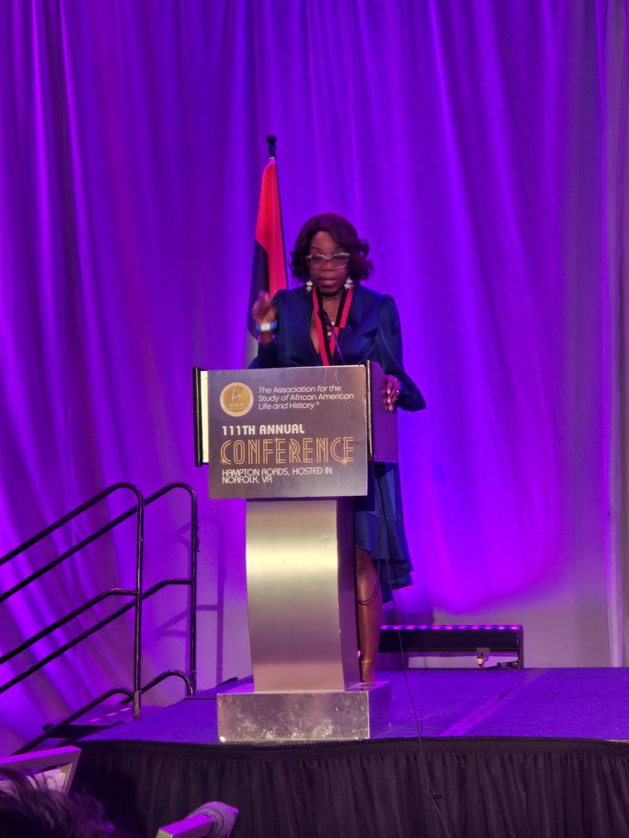 eddafieldsblack's tweet photo. On Saturday, Sept. 26, I was deeply honored to receive The Carter Godwin Woodson Scholars Medallion from the  ASALH: Association for the Study of African American Life and History. Thank you @ASALH &amp; @ABWHTruth! #CarterGWoodson #blackhistory #publichistory #HarrietTubman #COMBEE https://t.co/OFuyMdbzy9