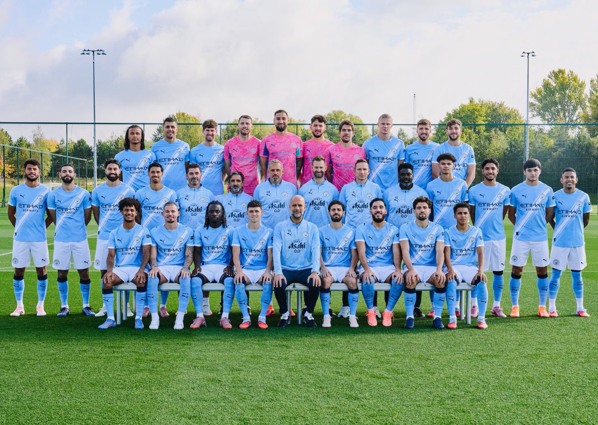 City_Xtra's tweet photo. The #ManCity squad photo, one year ago today. 🤯 https://t.co/cKtCtB4m6B