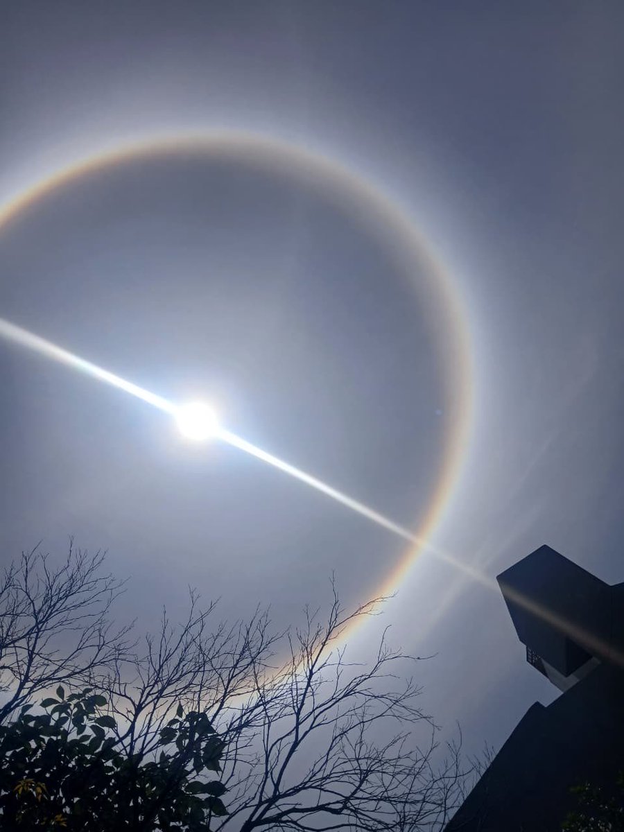SantiRavidlasPy's tweet photo. Ahora ya saben si ven esto en el cielo: O viene una pandemia o cambio de parabrisas. https://t.co/JH3RE0jxnH