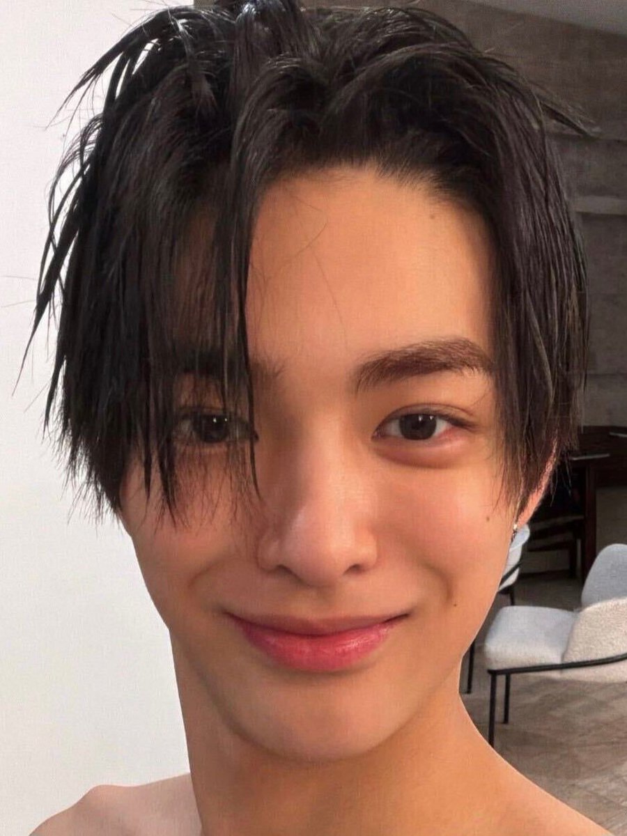 isawkono's tweet photo. AHN KEONHOOO😭😭😭😭😭😭😭😭 https://t.co/UHFGqjgS1S