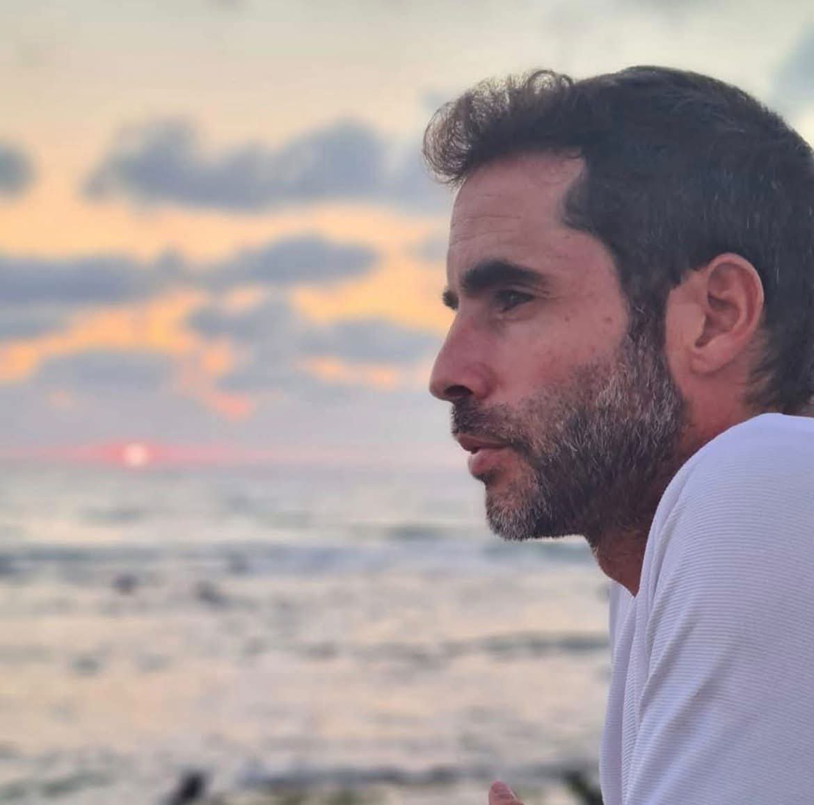 afshineemrani's tweet photo. Asaf Rajuan, the hero who defused the stabbing, in a touching post

"I usually don't write on social media, but today I felt something deep burning inside me that I had to share.

Since the incident where the terrorist took control of the Dubai flight, I've been talking a lot and have been asked many times what I think prevented the terrible disaster that could have happened to us. Today I received a very special response.

Of course, after we arrived safely in the land of Israel, I felt the need to thank many people: the passengers who cooperated, my wife the lioness, all the mothers and fathers who protected their loved ones, the children who behaved with courage, and all the Israelis who were on the plane.

But yesterday, during the interview with the group of passengers for the Baruch HaGomel, I realized something completely random: the prayer in the synagogue was in the portion of Devarim, chapter 29, verse 46:
"There is no one to intercede for you in heaven, and no one to intercede for you on earth, but you must intercede with God yourself."
I read the verse, stopped, and shivered along with all the other worshippers who knew the story. After everything we went through – the fear, the rush, and the understanding of how thin the line was between life and death – to stand right in front of these words was a moment that is hard to explain.

I don't know if it was providence, coincidence, or just a moment that took on a deep meaning. But today, with the blessing of Gomel, I felt one central thing: thank you. Thank you for life, thank you for the miracle, and thank you for the privilege of standing here and telling about it.

Am Yisrael Chai! 🇮🇱