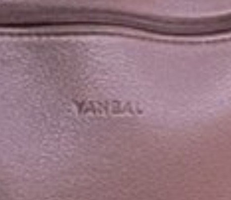 jotaze1505's tweet photo. @jigglypurintail El hombre varonil con bolso de yanbal? https://t.co/H4vmh2U2HC