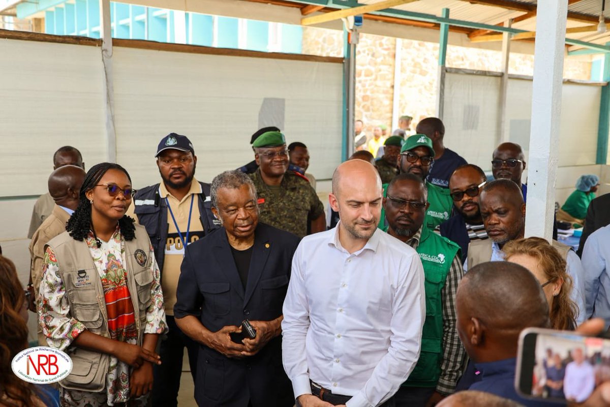 KalonjiTV's tweet photo. *#RDC🇨🇩-#FRANCE🇫🇷:*
Ce 3 octobre, le Prof. Muyembe Tamfum (DG de l’#INRB/#Kinshasa) est arrivé à #Bunia aux côtés de Jean-Noël #Barrot, ministre français de l’Europe et des Affaires étrangères.
La délégation a visité :
• Le Centre de traitement d'#Ebola (#CTE) de #Rwampara.
• Le Laboratoire provincial de santé publique de l’#Ituri.
Une séquence clé pour renforcer la coopération sanitaire et la réponse aux urgences de santé publique.