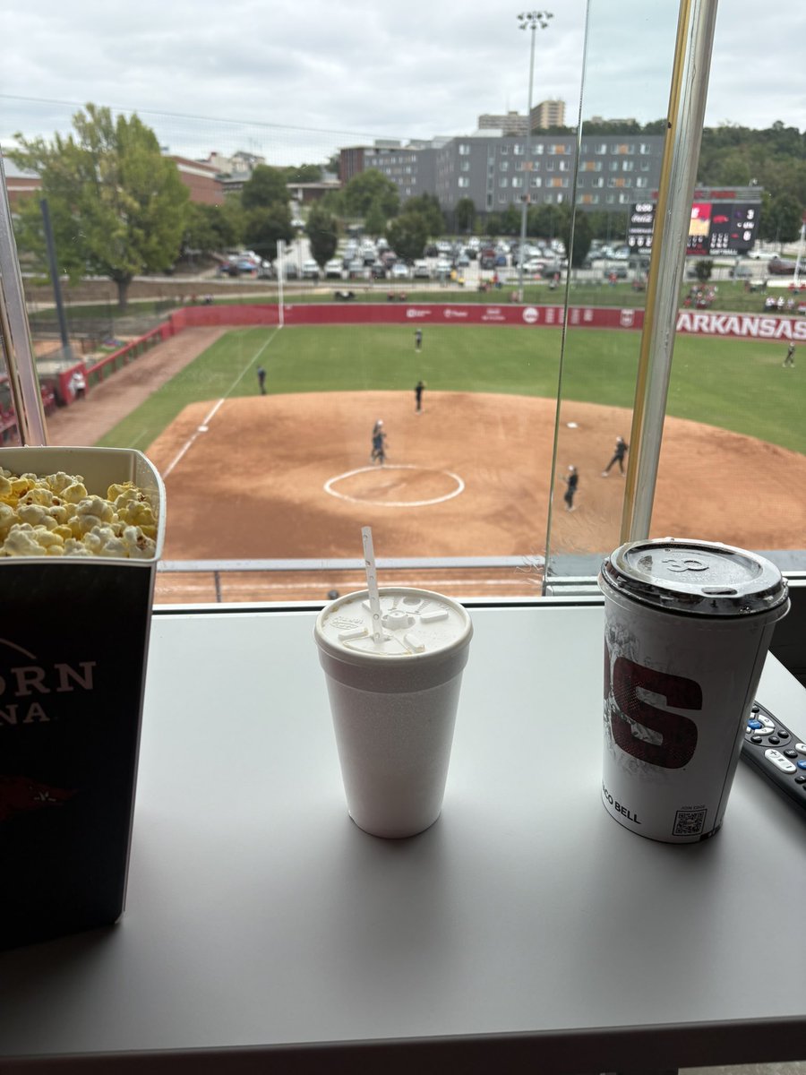 KTHogs's tweet photo. We interrupt this college football Saturday to take in some @RazorbackSB! Great afternoon at Bogle Park 🐗🥎 https://t.co/LHin79DM7F
