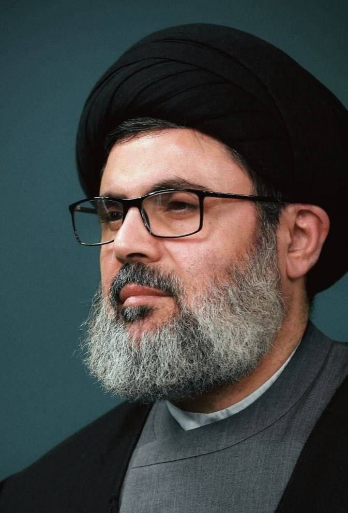 hamzahsn95's tweet photo. في مثل هذااليوم وقبل سنتين فجعنابنبأ إستشهادخلف أمينناالشهيدوسندالمقاومة الذي بذل جل عمره بخدمة المقاومة و المقاومين كان شعلةمن النشاط والهمة بل كان كهفا للقائدالأمين عندالشدائد فقدانه في صفوف قادةالمقاومة لايزال بين لغايةاللحظة إنه السيدالشهيدالقائدهاشم صفي الدين رضوان الله عليه https://t.co/ZfcGbceFn6