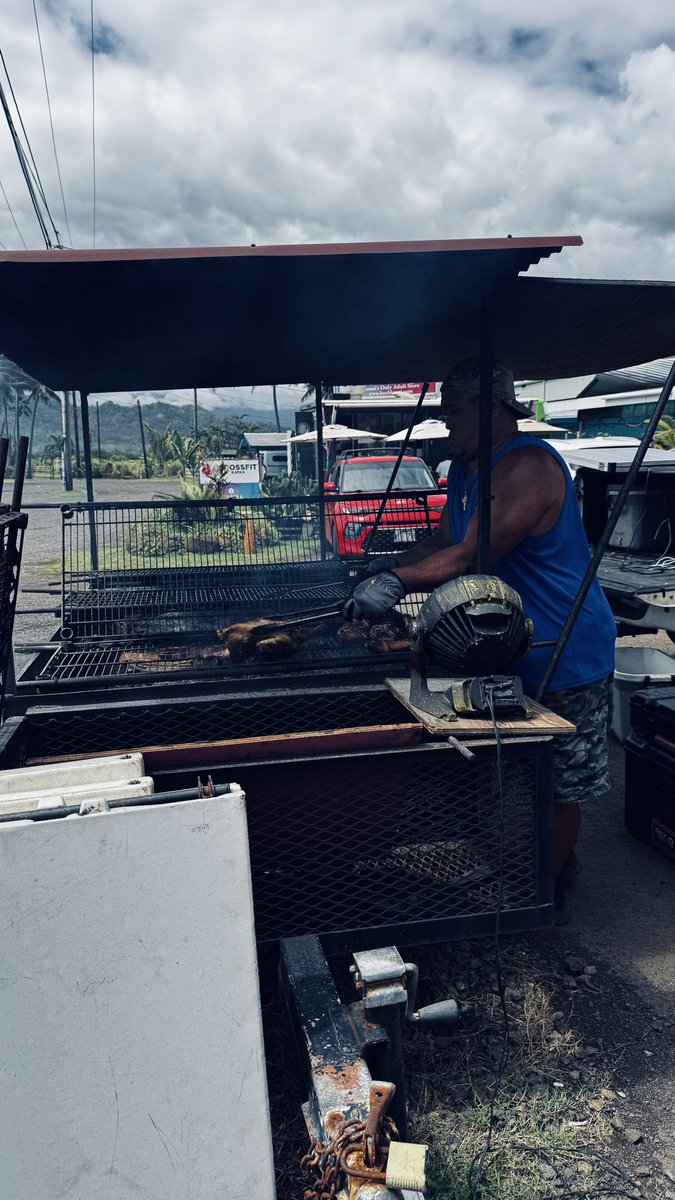 franksgarcia4's tweet photo. SWEET JEZZUS! This is the BEST BBQ Iโve had since @kissedbythesun Judeโs bbq! Ribs were perfectly done and the Mac salad was to die for .. I may eat here everyday Iโm here
#foodporn #bbq #kauai #hawaii https://t.co/5qHXnRGfWj