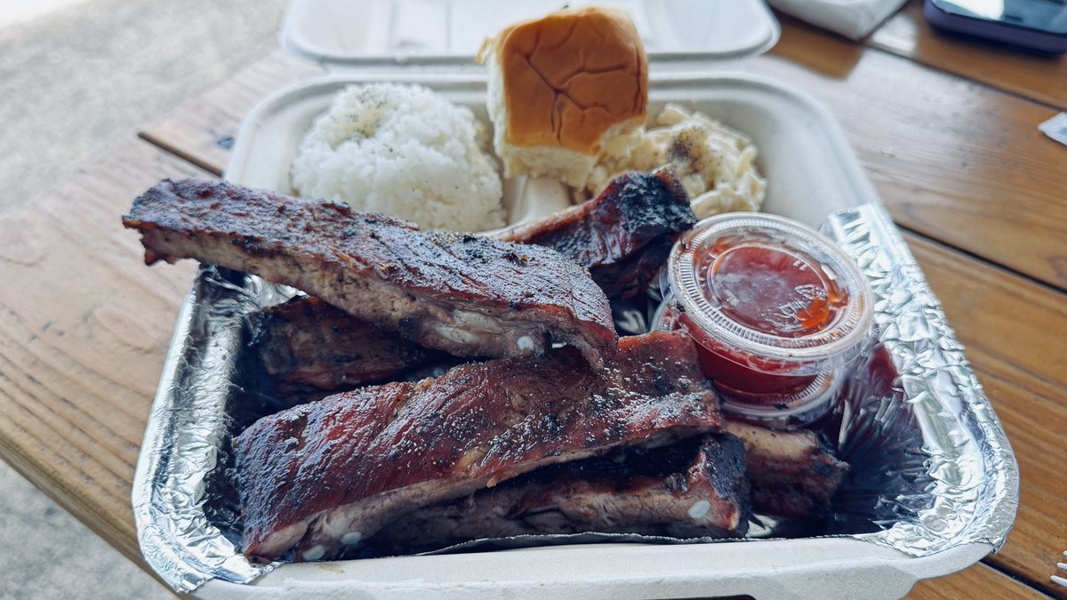 franksgarcia4's tweet photo. SWEET JEZZUS! This is the BEST BBQ Iโve had since @kissedbythesun Judeโs bbq! Ribs were perfectly done and the Mac salad was to die for .. I may eat here everyday Iโm here
#foodporn #bbq #kauai #hawaii https://t.co/5qHXnRGfWj