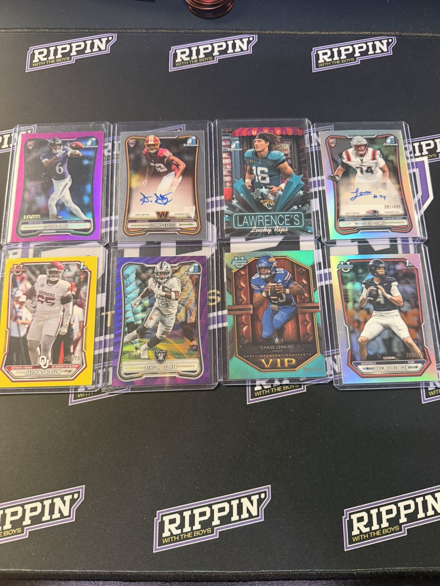 RippinWTB's tweet photo. 🚨GIVEAWAY🚨

Big time Bowman football lot 👀

How to enter

- Follow @Rippinwtb
- Subscribe to the RippinWTB YouTube and drop a screenshot
- Like + Repost! https://t.co/RE6IXAtOoS