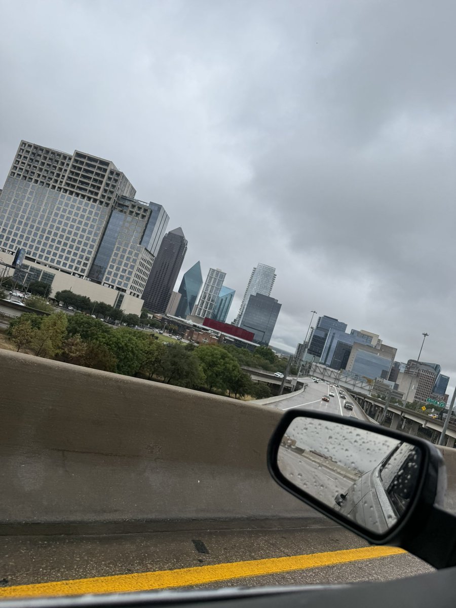 mishael3004's tweet photo. rainy day in gothman #dtx #downtown #rainy https://t.co/KTSa1z6AGg