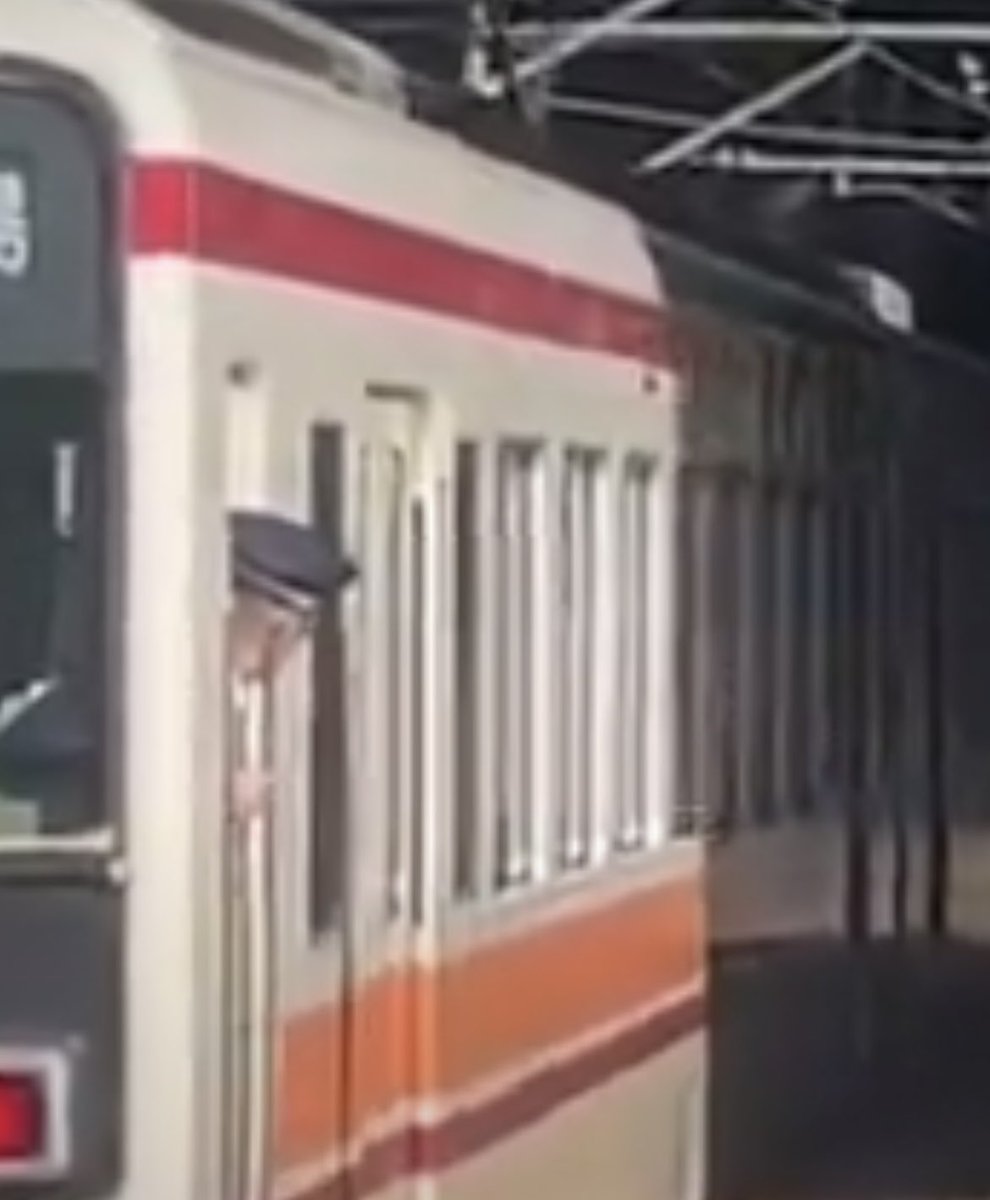 hiroshi_1185's tweet photo. 昨日
野岩鉄道で、
撮り鉄していた
この電車の
車掌さんは
めちゃくちゃ　仲の良い
お友達の　方です

お仕事　お疲れ様でした

いつも　ありがとうございます https://t.co/doEJyhhy3D