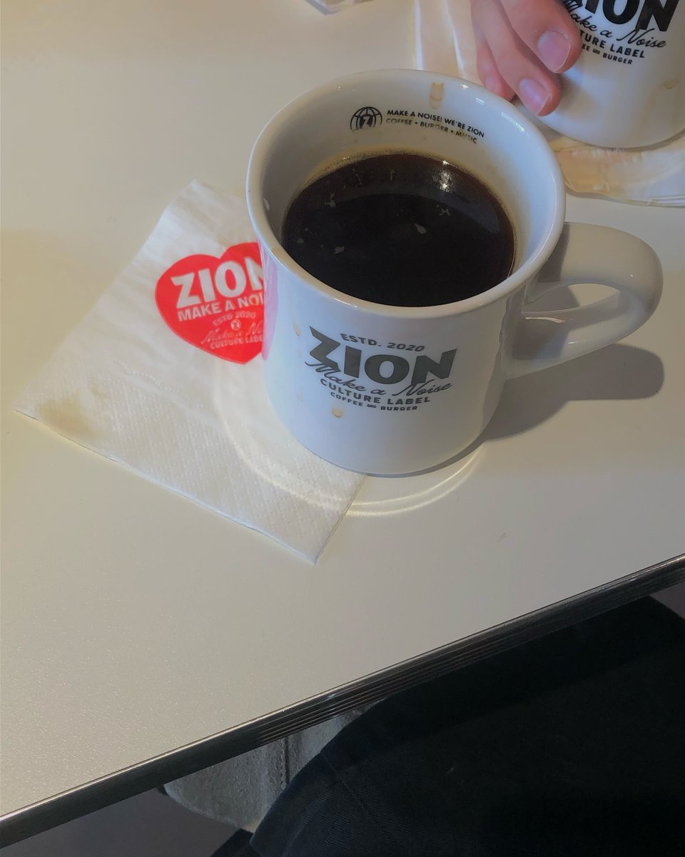 ednimo's tweet photo. みんなの今一番おすすめの映画やアニメは何ですか？教えて。心に留めておきたい言葉。 🍰☕
kRCO https://t.co/bNtpLhMtpc