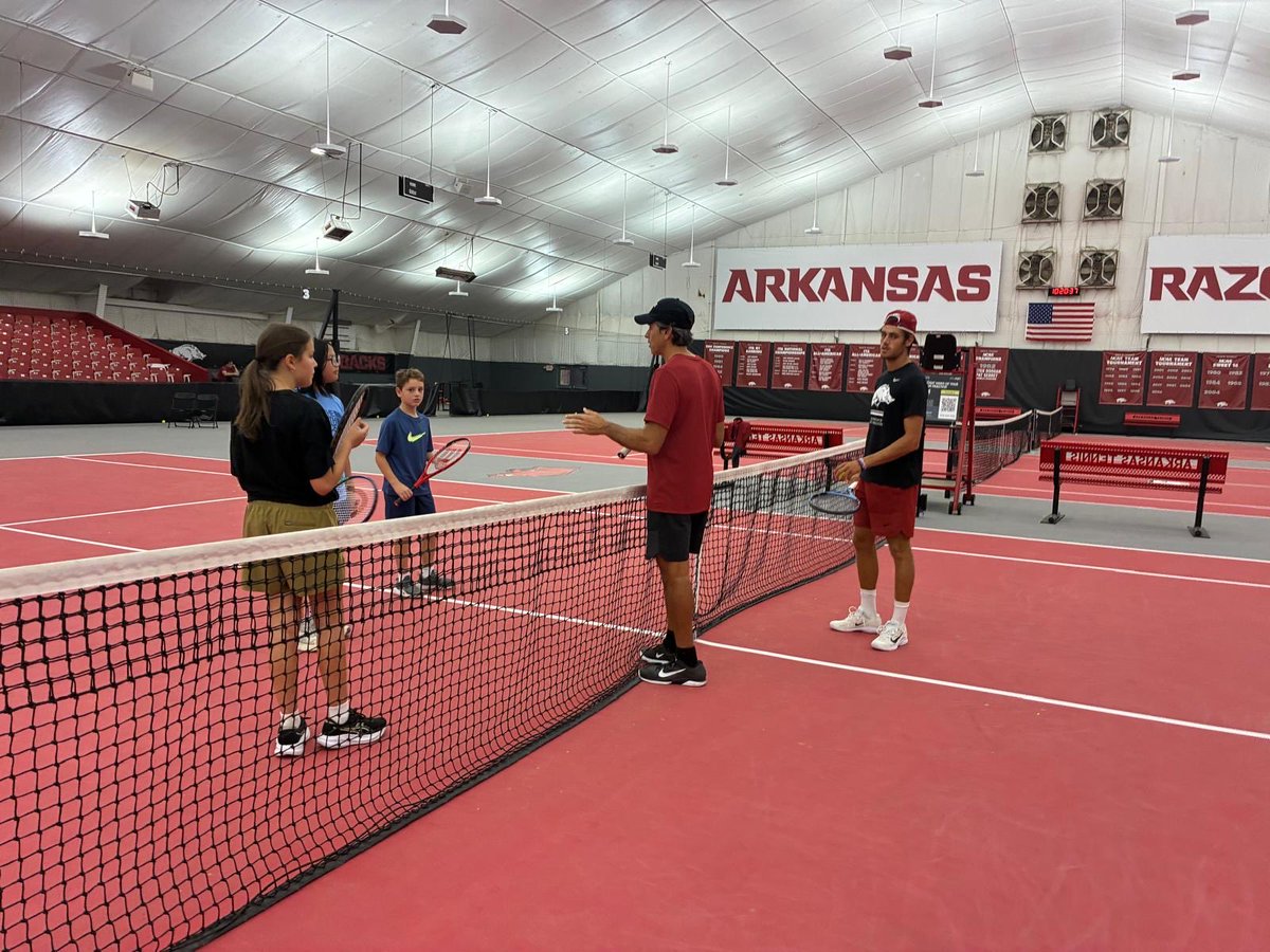 RazorbackMTEN's tweet photo. We had the best morning 🎾 Thank you to everyone who came out and participated at Kids Day! #collegetennisseries https://t.co/JsU4Jsuf4j
