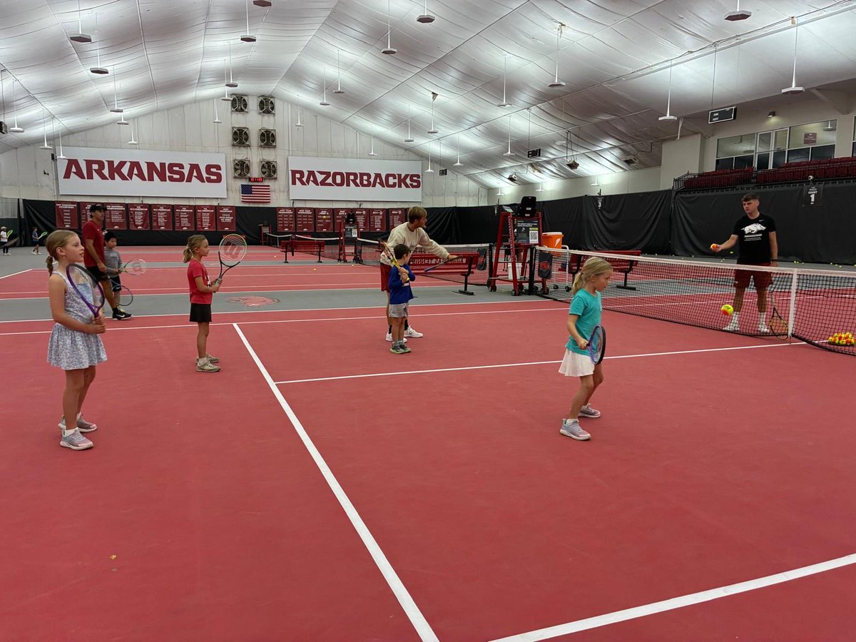RazorbackMTEN's tweet photo. We had the best morning 🎾 Thank you to everyone who came out and participated at Kids Day! #collegetennisseries https://t.co/JsU4Jsuf4j
