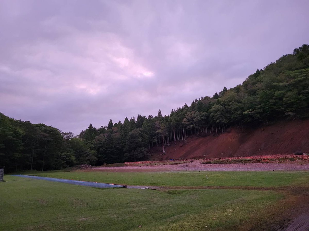 suyamashooting's tweet photo. おはようございます☀
10月4日（日）今朝の須山情報です。
天気　曇り☁️→晴れ☀️
気温　12℃→21℃
風　　微風
本日はB面、スキート面予約が入ってます。

本日も皆様のご来場スタッフ一同心よりお待ちしております。 https://t.co/uQGPQHEg4k