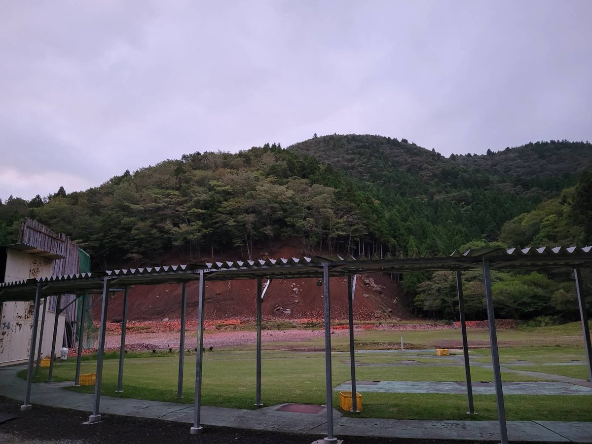 suyamashooting's tweet photo. おはようございます☀
10月4日（日）今朝の須山情報です。
天気　曇り☁️→晴れ☀️
気温　12℃→21℃
風　　微風
本日はB面、スキート面予約が入ってます。

本日も皆様のご来場スタッフ一同心よりお待ちしております。 https://t.co/uQGPQHEg4k