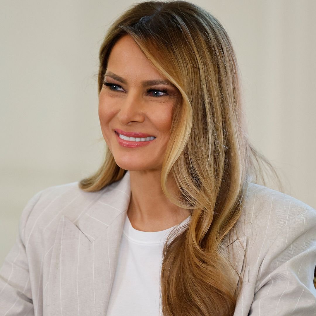0ivankaTrump1's tweet photo. Do you agree Melania Trump is better First lady than Jill Biden and Michelle Obama?

🅰️Yes, Absolutely 
🅱️No, Ewwwwww https://t.co/AvE2rZlCte