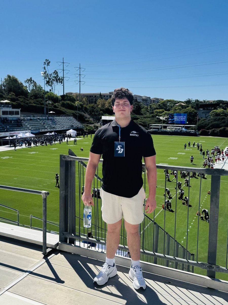 VaughnArbo_'s tweet photo. Great game day visit at @USDFootball today. Thank you @CoachDiedrick for having me out along with the rest of the coaching staff. Hoping to be back soon!Go Toreros! 

 @rudycar12 @eagle88me @12SportsConsult @Jles9 @coachtabor33 @CoachMPatterson @BrandonHuffman @FootballBrophy @GregBiggins @BlairAngulo @ChadSimmons_ @adamgorney @jason247scout @Kvandenbosch93