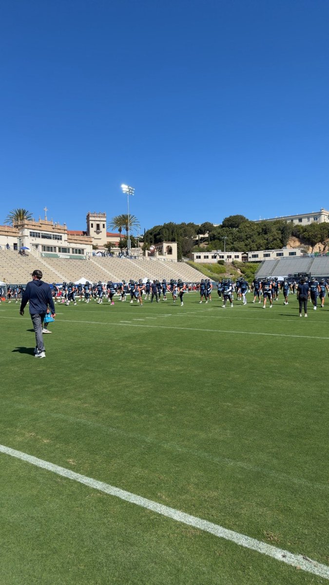 VaughnArbo_'s tweet photo. Great game day visit at @USDFootball today. Thank you @CoachDiedrick for having me out along with the rest of the coaching staff. Hoping to be back soon!Go Toreros! 

 @rudycar12 @eagle88me @12SportsConsult @Jles9 @coachtabor33 @CoachMPatterson @BrandonHuffman @FootballBrophy @GregBiggins @BlairAngulo @ChadSimmons_ @adamgorney @jason247scout @Kvandenbosch93