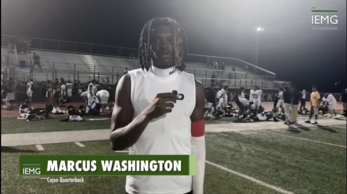 SportswithPep's tweet photo. @m2eezy_ @Coachrogers76 @_coachsimba @ThrowFirst @vaughtsviews @ethwein @BluegrassRec @RoushKSR @BleedBNetwork @UKWildcatsWire 🏈 Great game Marcus!
📺 Appreciate the interview for Sports Weekly LIVE!
🎥 https://t.co/VrtFwgKKQr https://t.co/zIaTtAGuaE