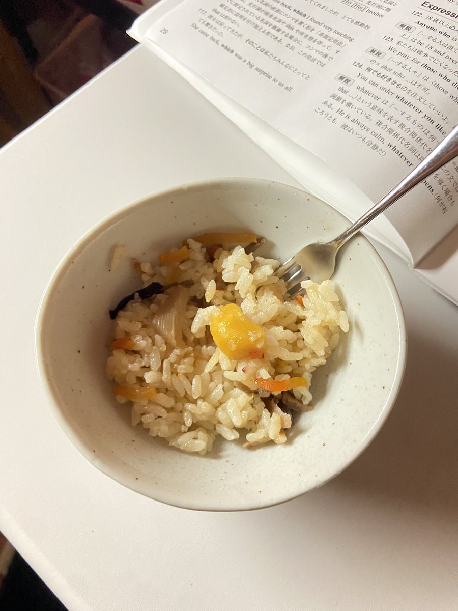 gcahwg's tweet photo. 朝 写真の米
昼 セブンのおにぎり2個
夜🍐とシチューお茶碗いっぱい
間食ワッフル https://t.co/2jk8UPaAVm