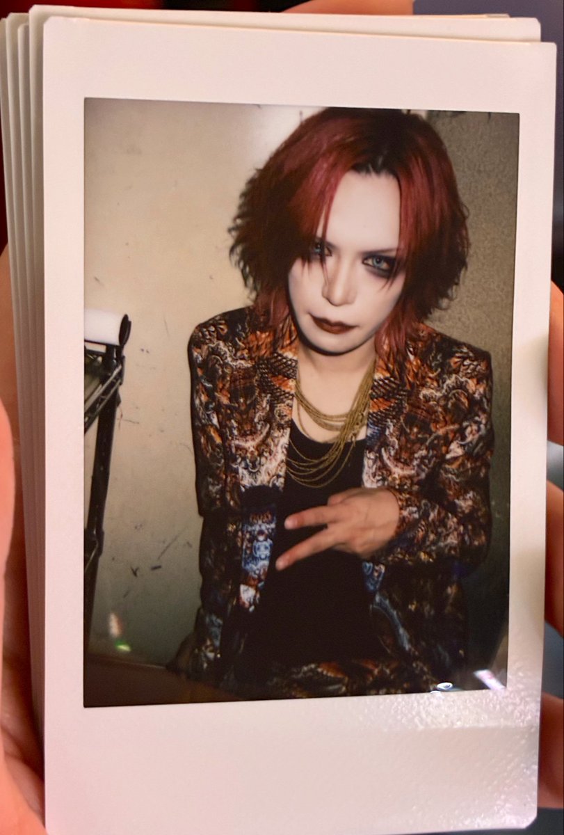 smzk_mn's tweet photo. チェキお譲りします

2026.10.03(土)池袋EDGE
Azavana ONEMAN TOUR「千と鳴り響く旋律」

【譲】遼さん当日チェキ、Яyuさん過去チェキ
【求】定価＋送料

1枚単位でのお取引も可能です

お気軽にリプライ、DMください。 https://t.co/OiGa3aqVte
