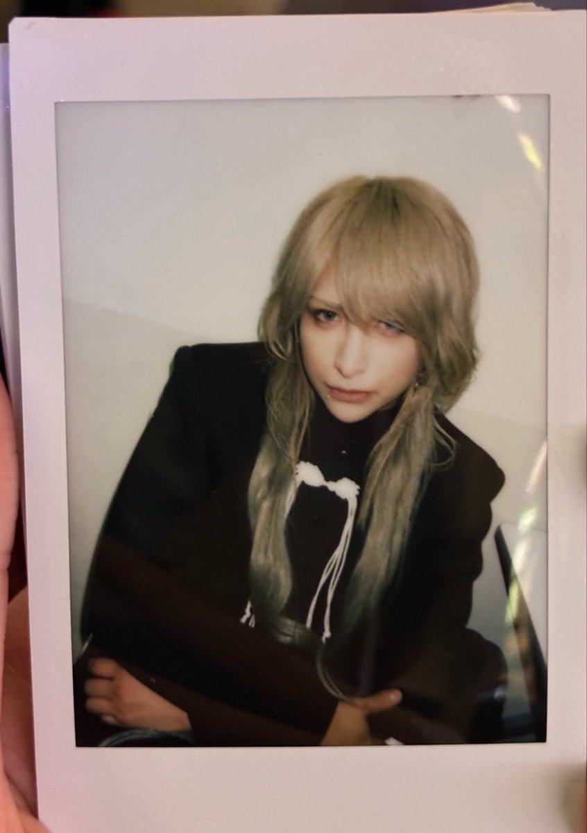 smzk_mn's tweet photo. チェキお譲りします

2026.10.03(土)池袋EDGE
Azavana ONEMAN TOUR「千と鳴り響く旋律」

【譲】遼さん当日チェキ、Яyuさん過去チェキ
【求】定価＋送料

1枚単位でのお取引も可能です

お気軽にリプライ、DMください。 https://t.co/OiGa3aqVte