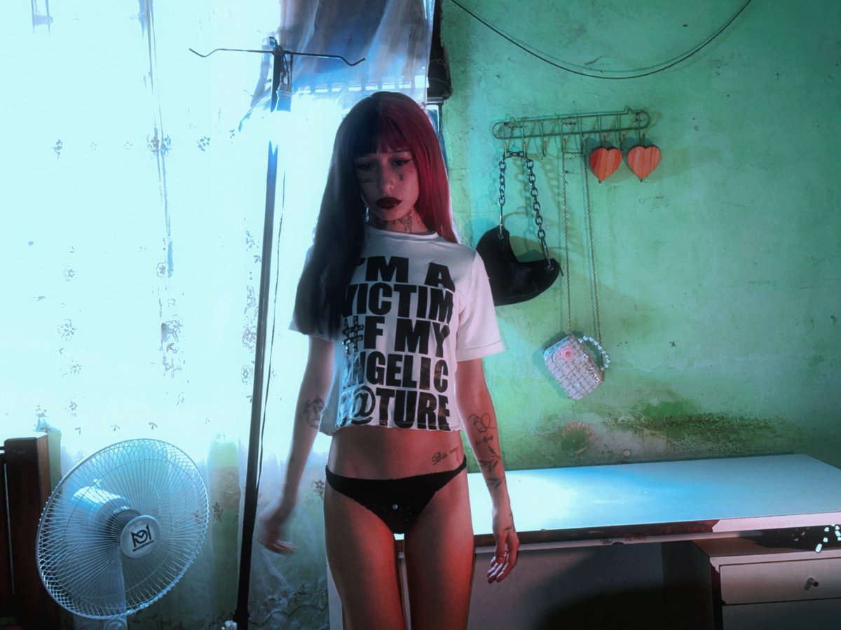 hungryndsleepyy's tweet photo. solo soy una doll y ya, soporten #GUAPA #ESOTERICA #HISTERICA https://t.co/U6i8mCe0XP
