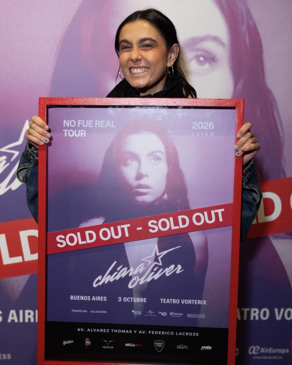 yoursreche's tweet photo. la sonrisa con su sold out SE MERECE ABSOLUTAMENTE TODO LO MÁS BONITO https://t.co/dlGK9Lh5pE