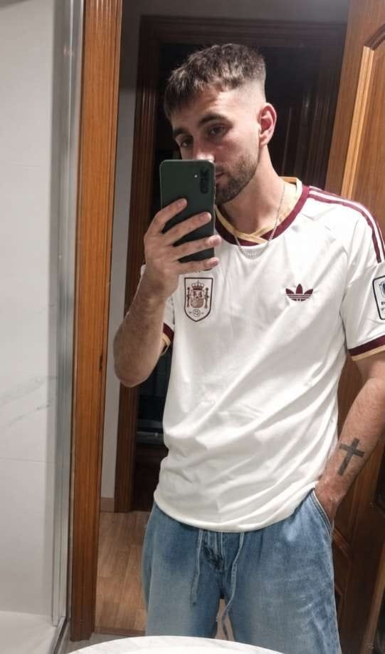 ChicoArisco's tweet photo. 32 años hetero sexual https://t.co/FxQ6QHq9pK
